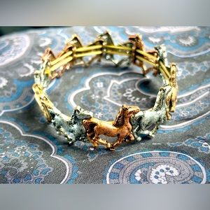 Tri-Tone Running Horse Stretch Bracelet
